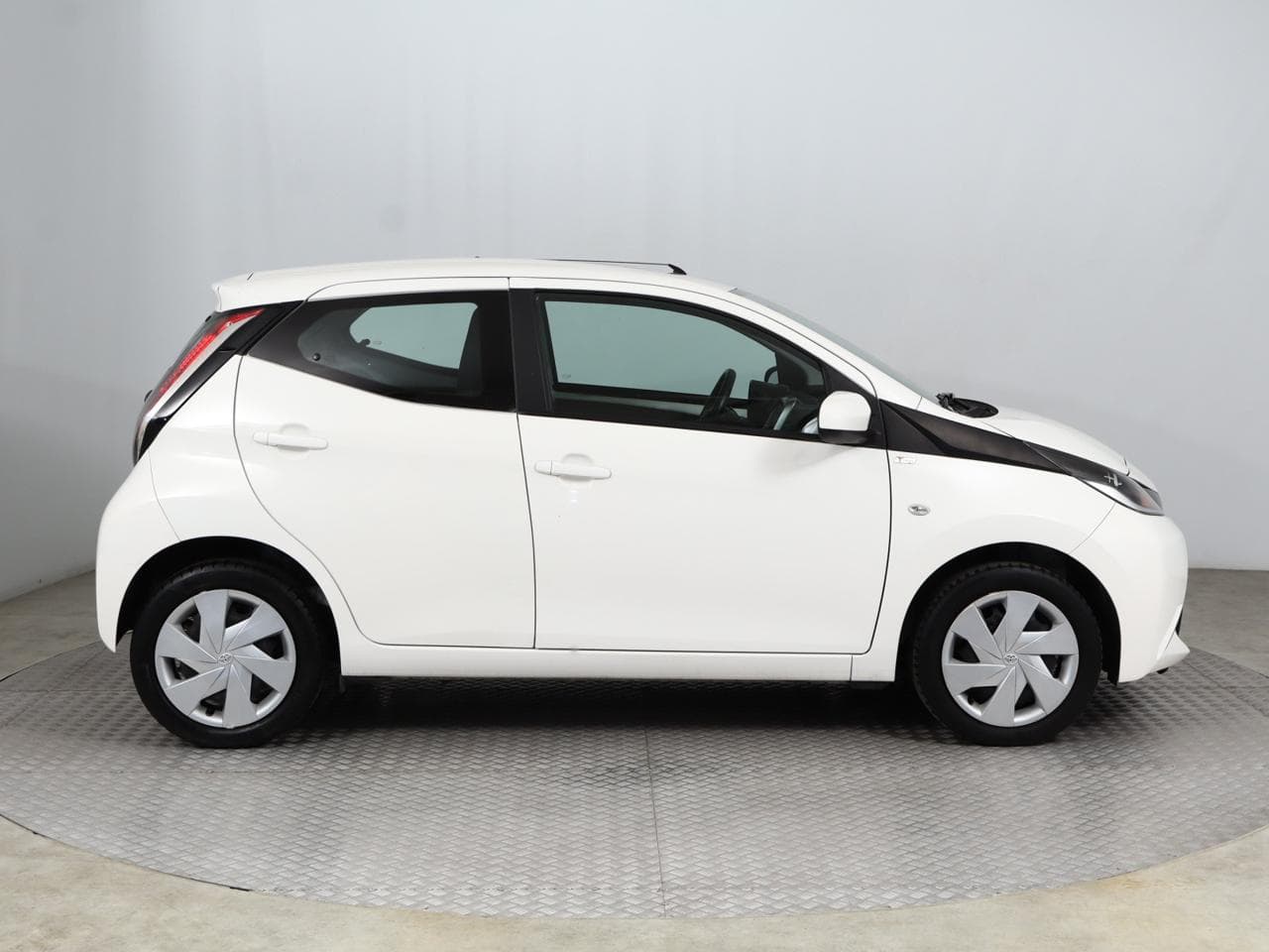 2015 Toyota AYGO - 14