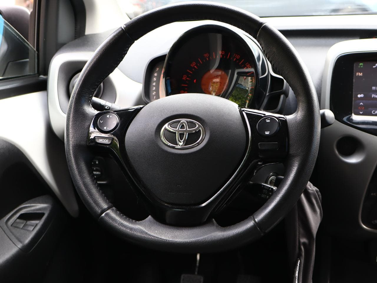 2015 Toyota AYGO - 32