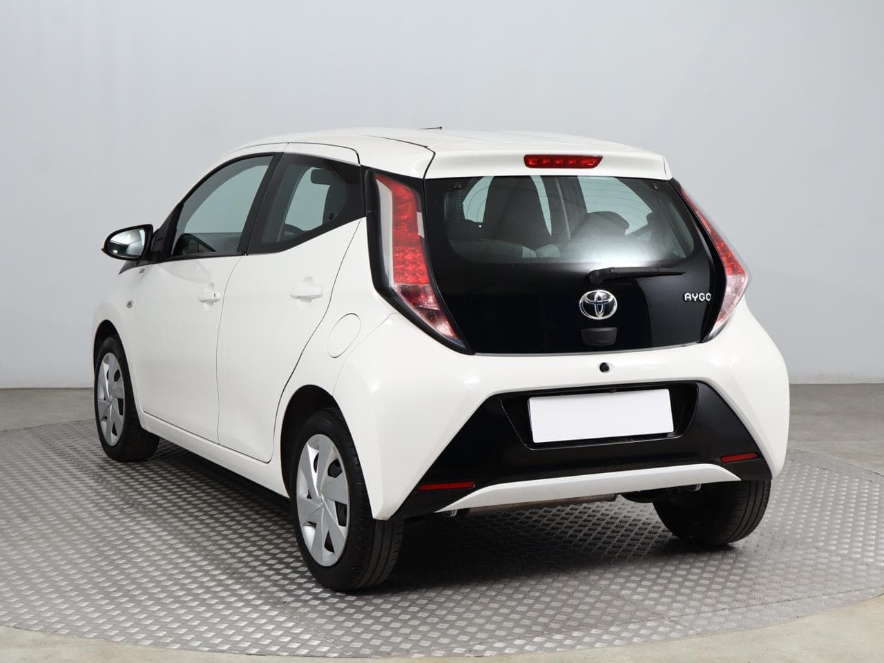 2015 Toyota AYGO - 8