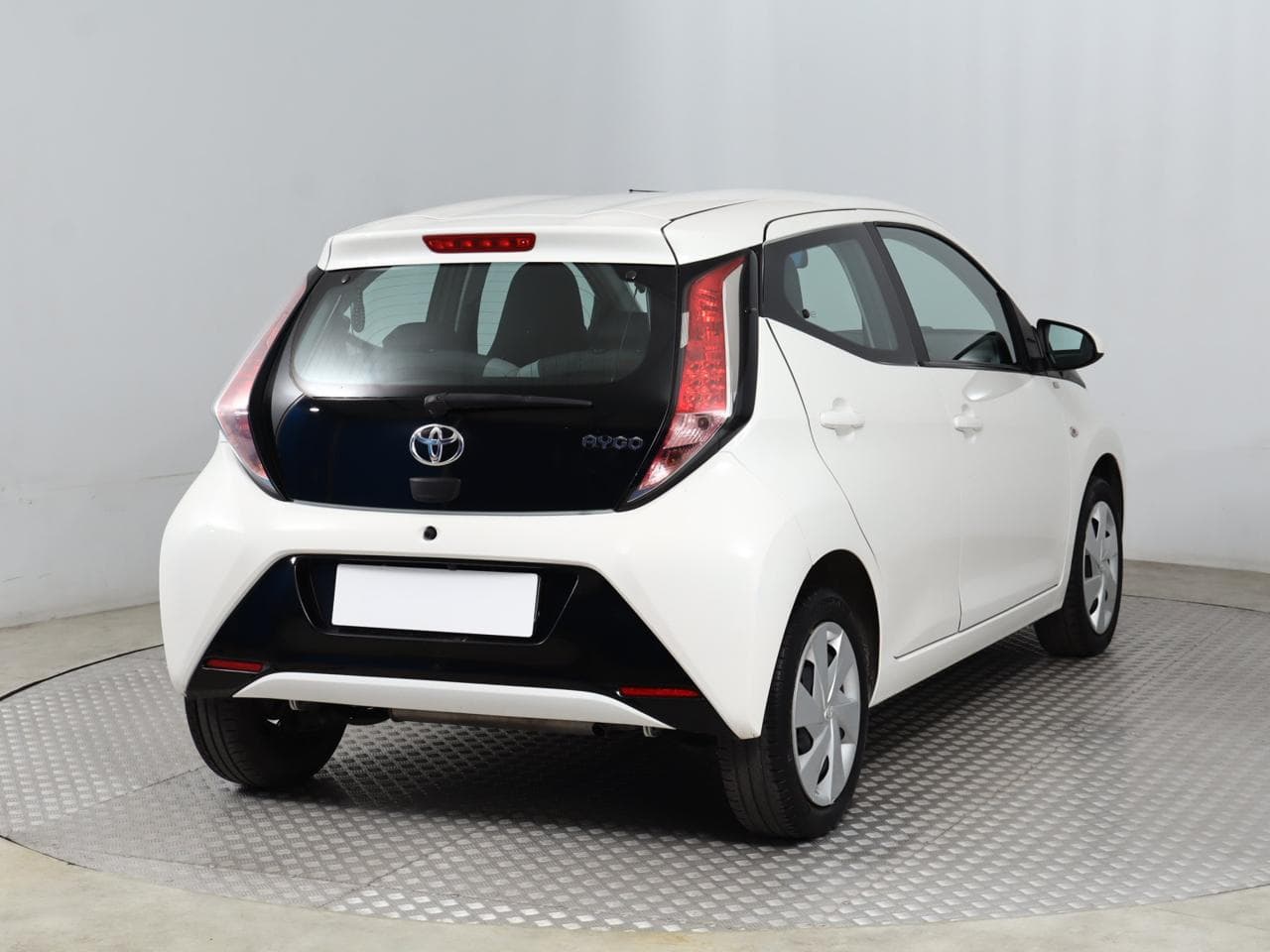 2015 Toyota AYGO - 12