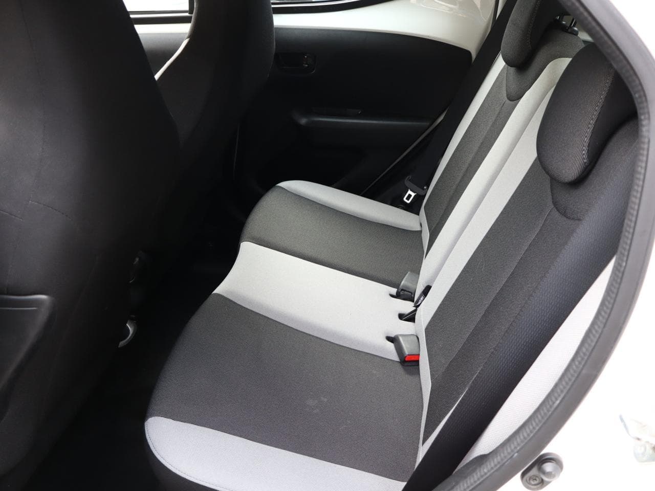 2015 Toyota AYGO - 23
