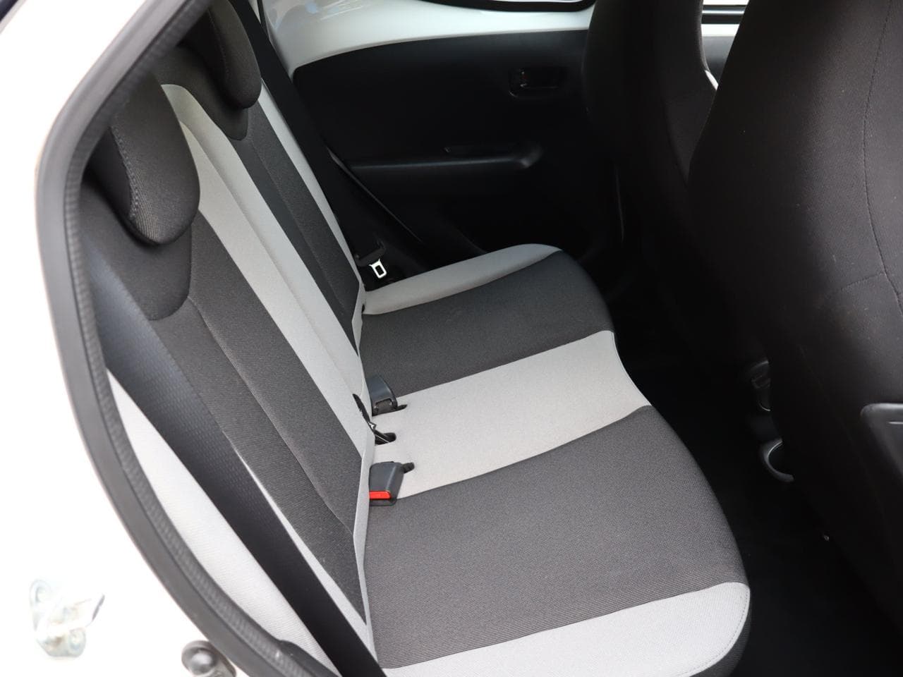 2015 Toyota AYGO - 20