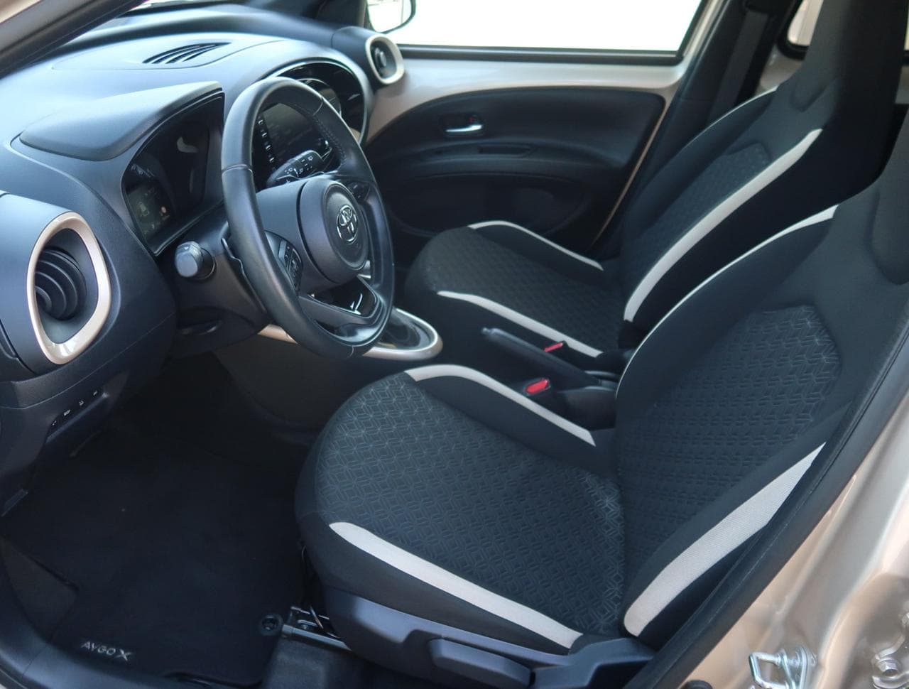 2022 Toyota AYGO - 30