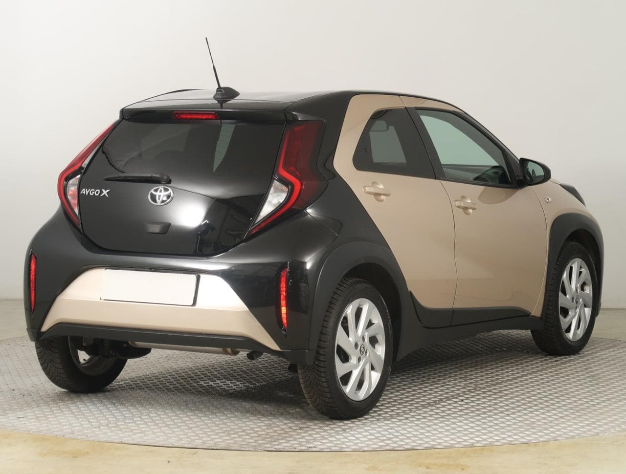 2022 Toyota AYGO - 13