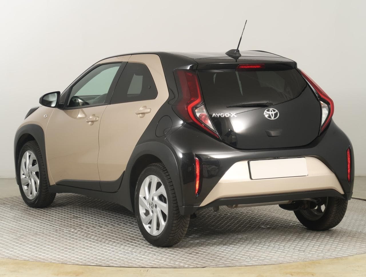 2022 Toyota AYGO - 9
