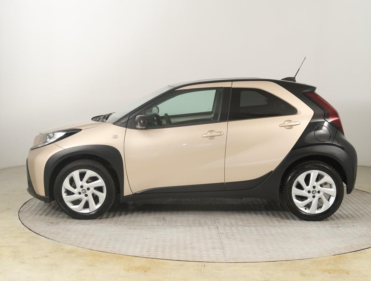 2022 Toyota AYGO - 7