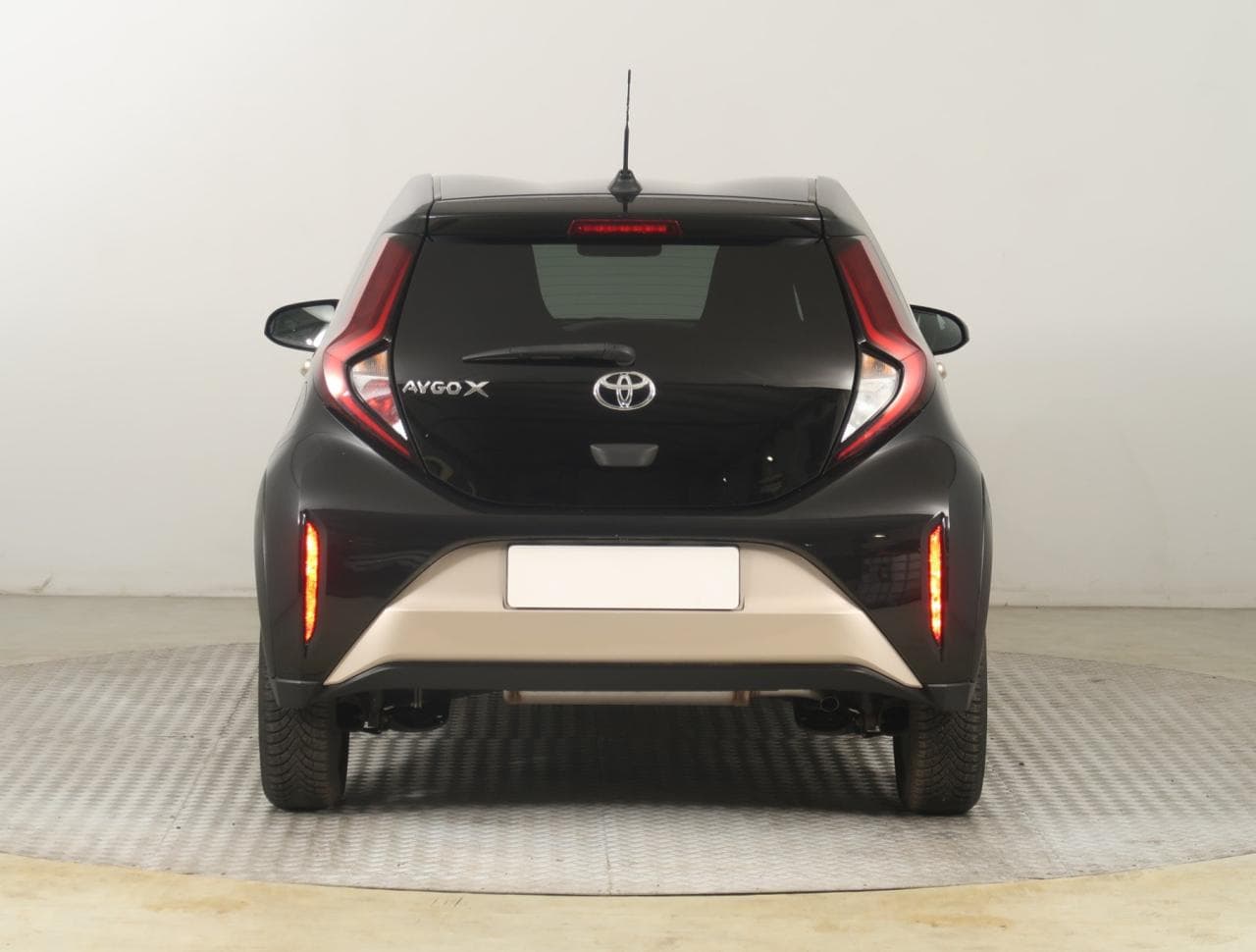2022 Toyota AYGO - 11