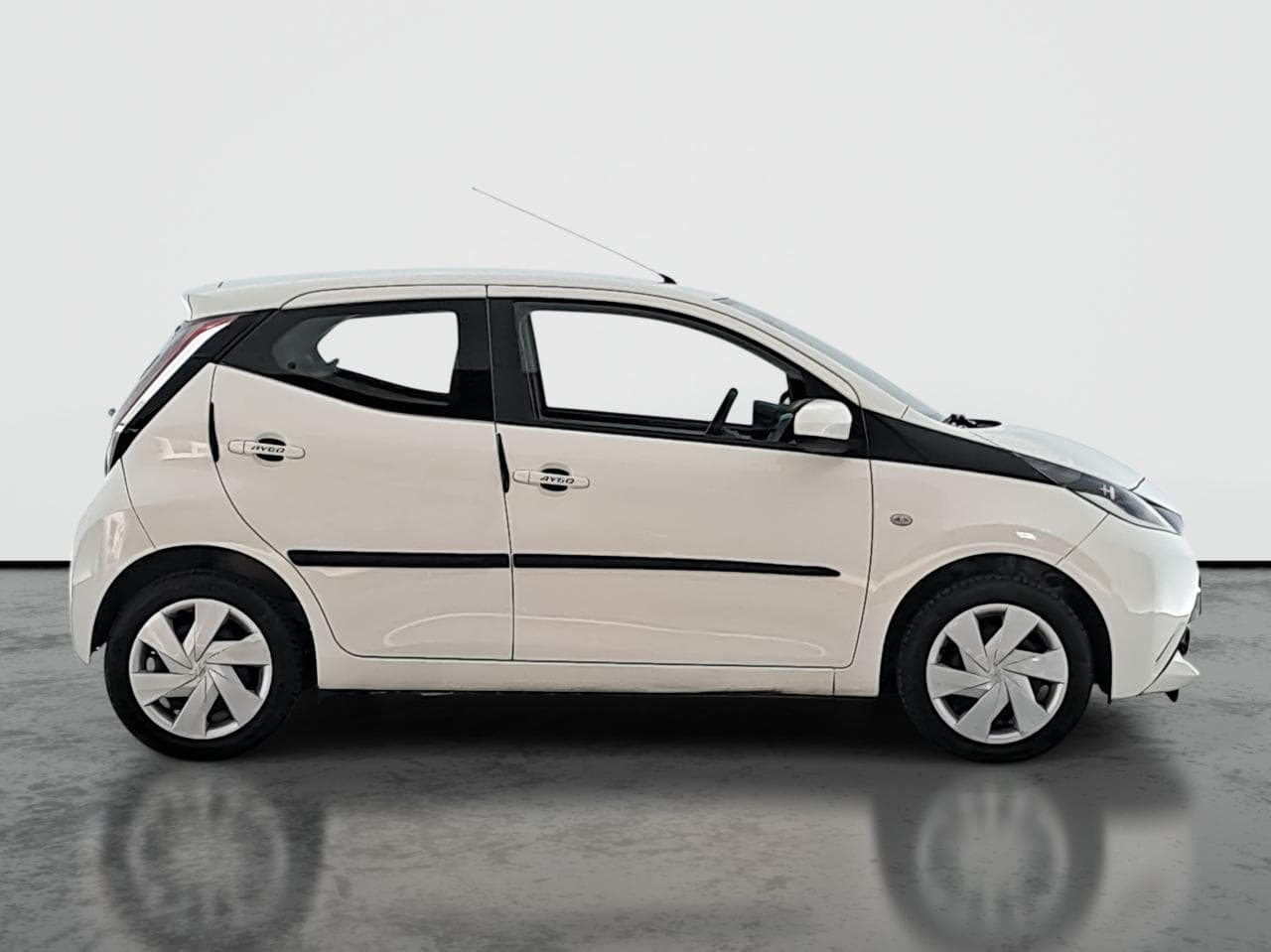 2017 Toyota AYGO - 8