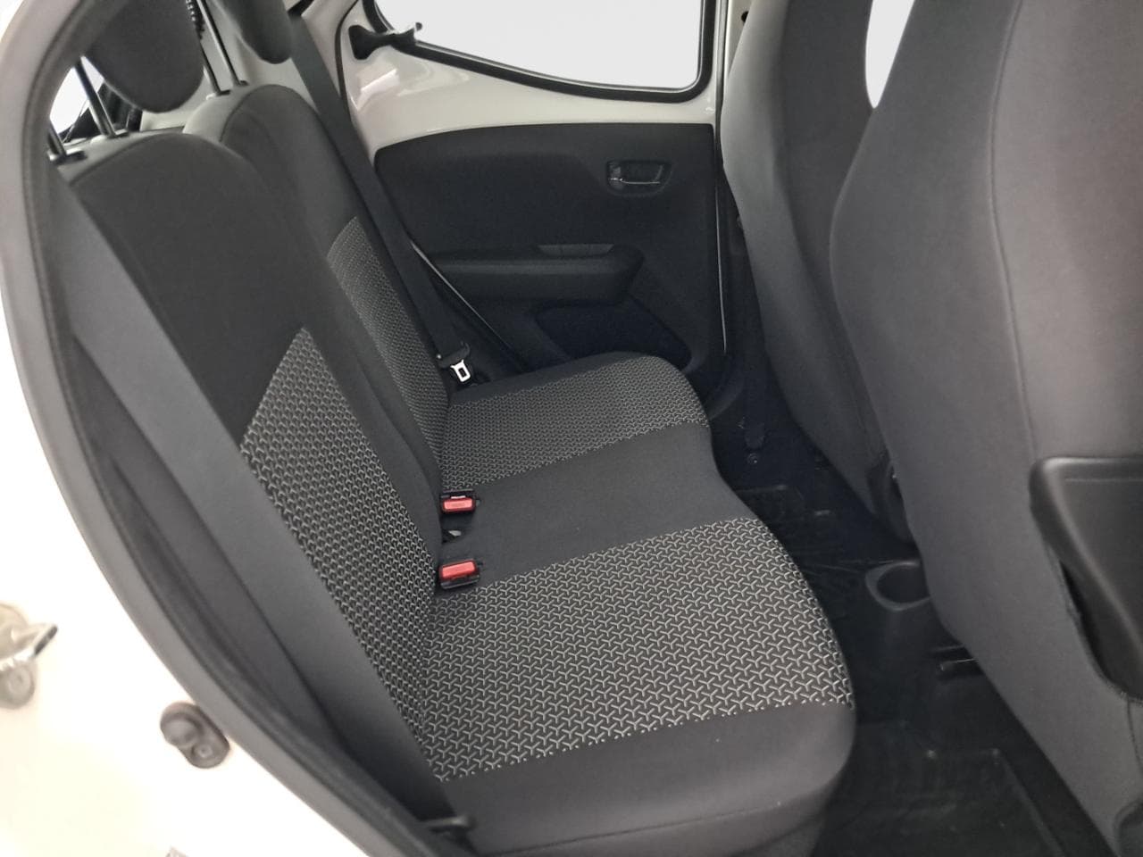2017 Toyota AYGO - 12