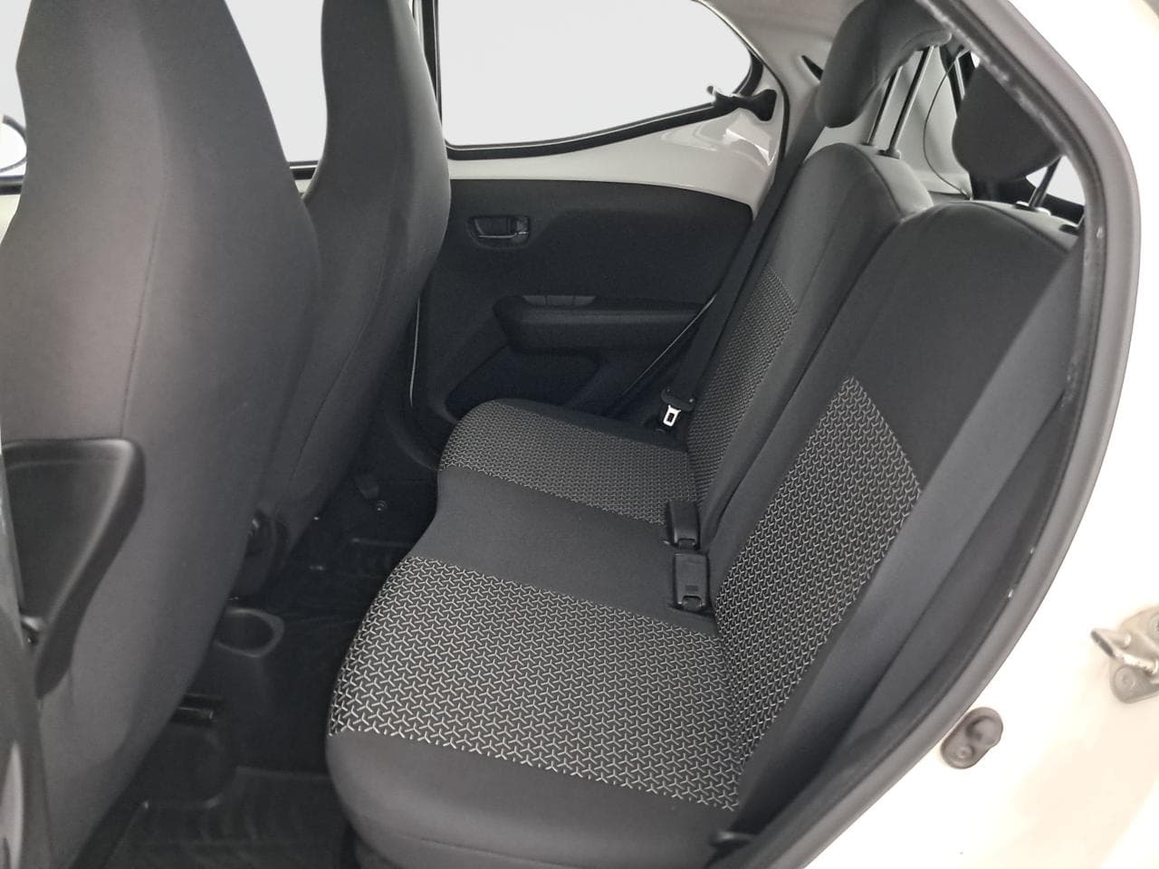 2017 Toyota AYGO - 14