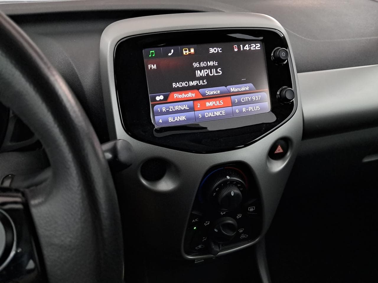 2017 Toyota AYGO - 17