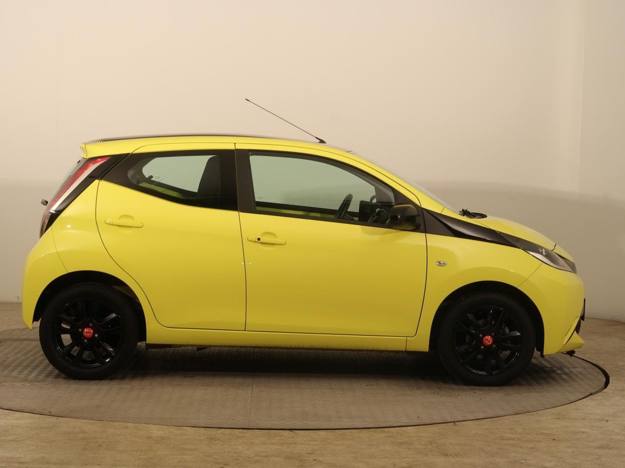 2017 Toyota AYGO - 8