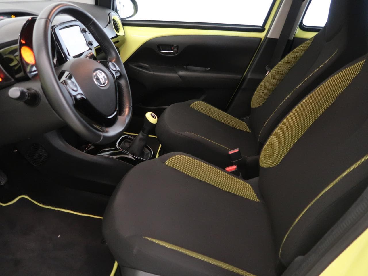 2017 Toyota AYGO - 16