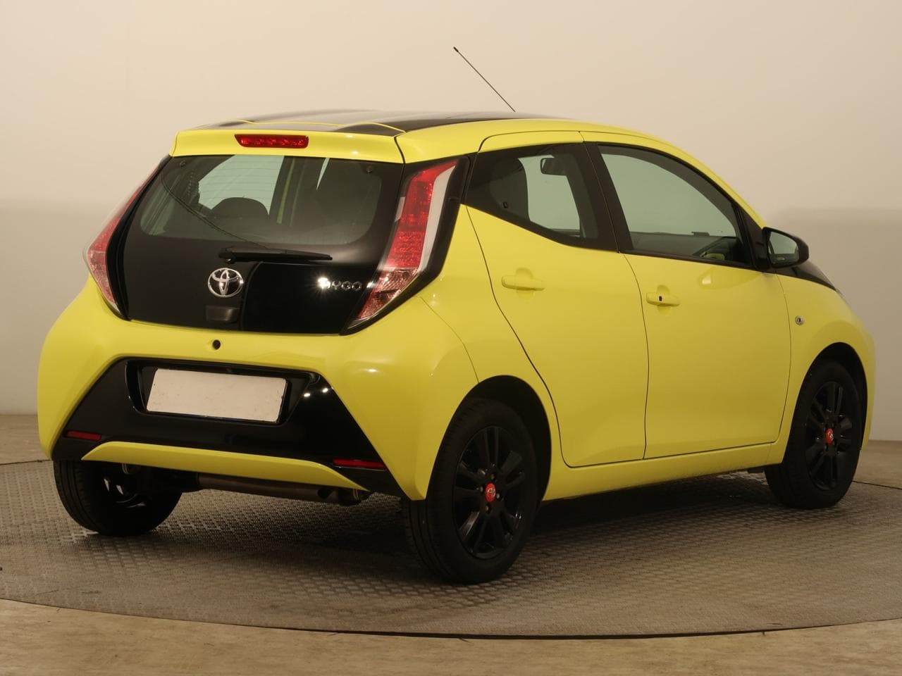 2017 Toyota AYGO - 7