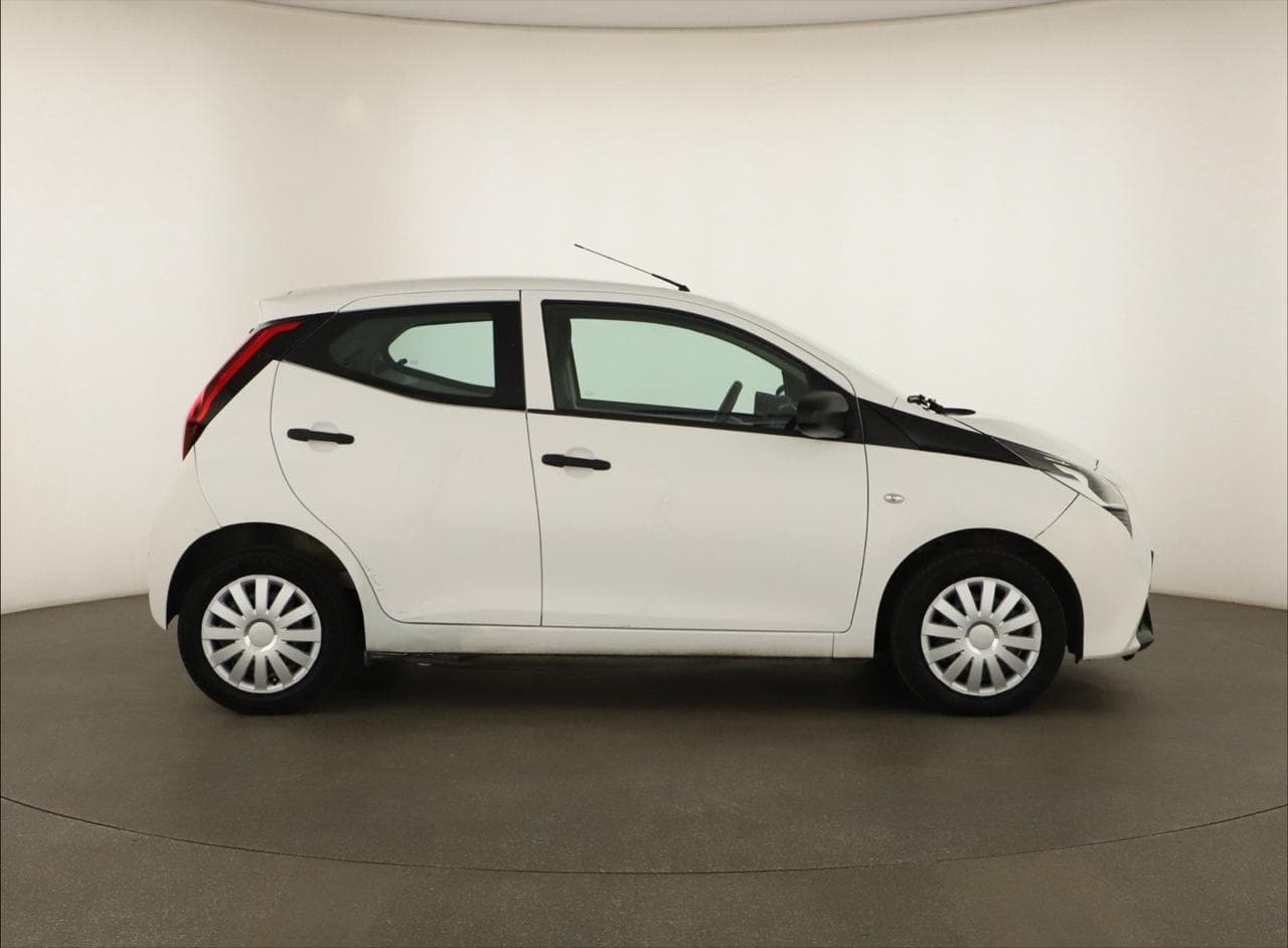 2021 Toyota AYGO - 8