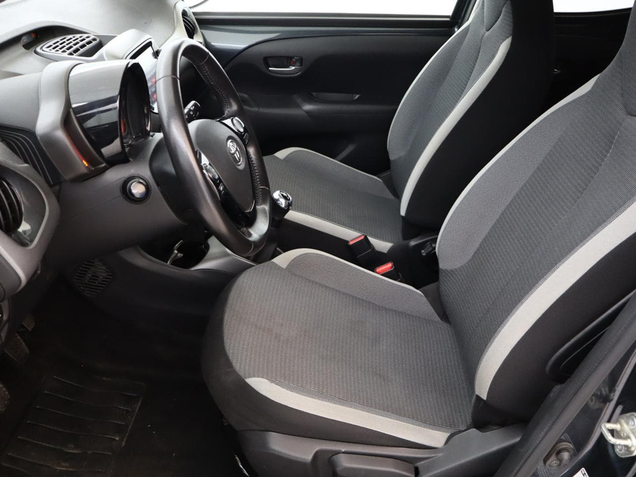 2021 Toyota AYGO - 13