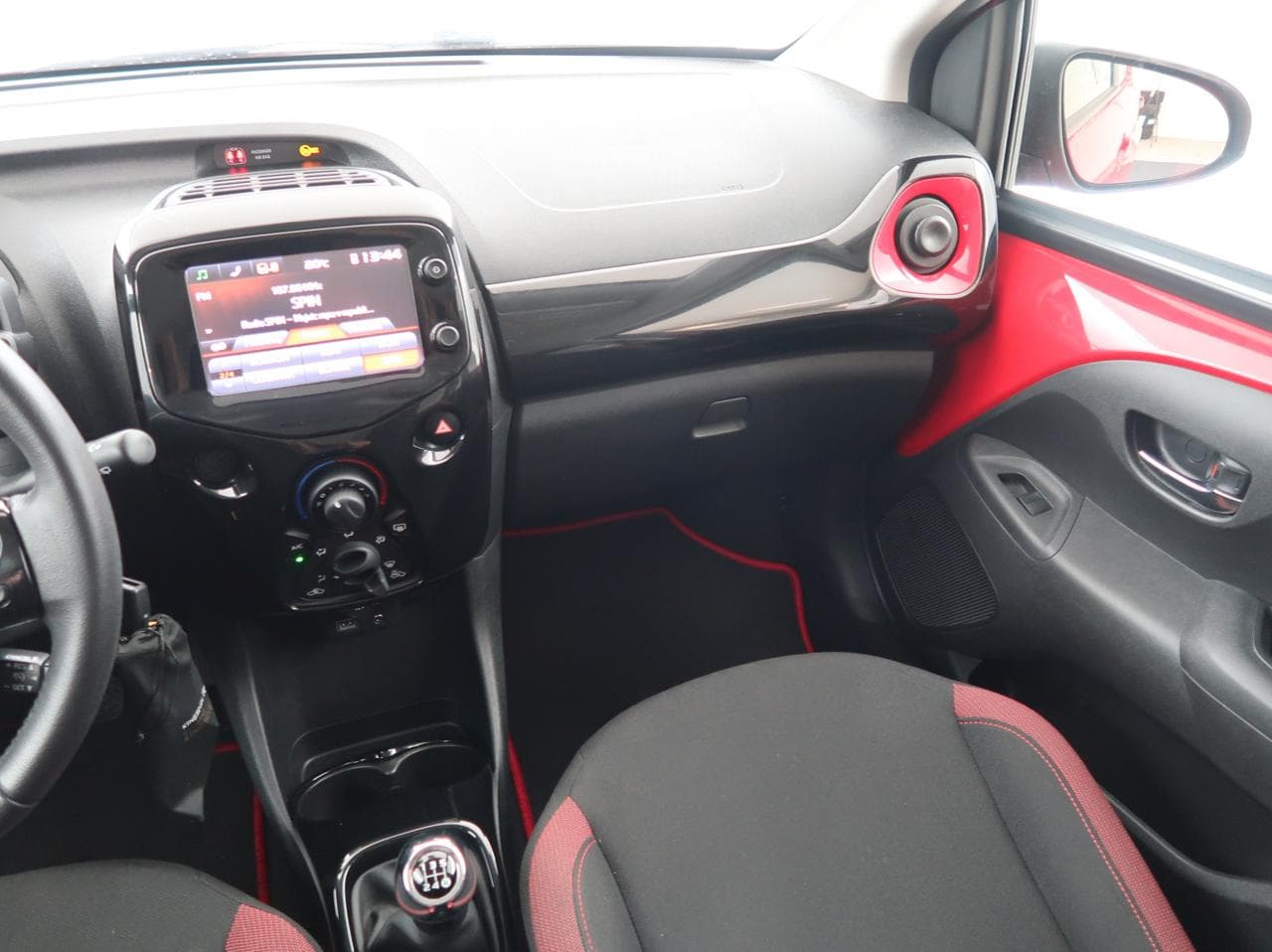 2018 Toyota AYGO - 11