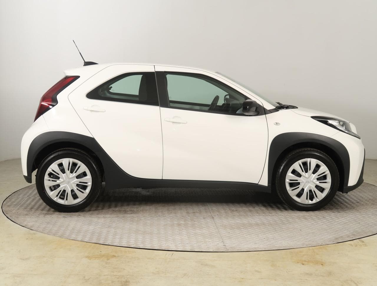 2023 Toyota AYGO - 8