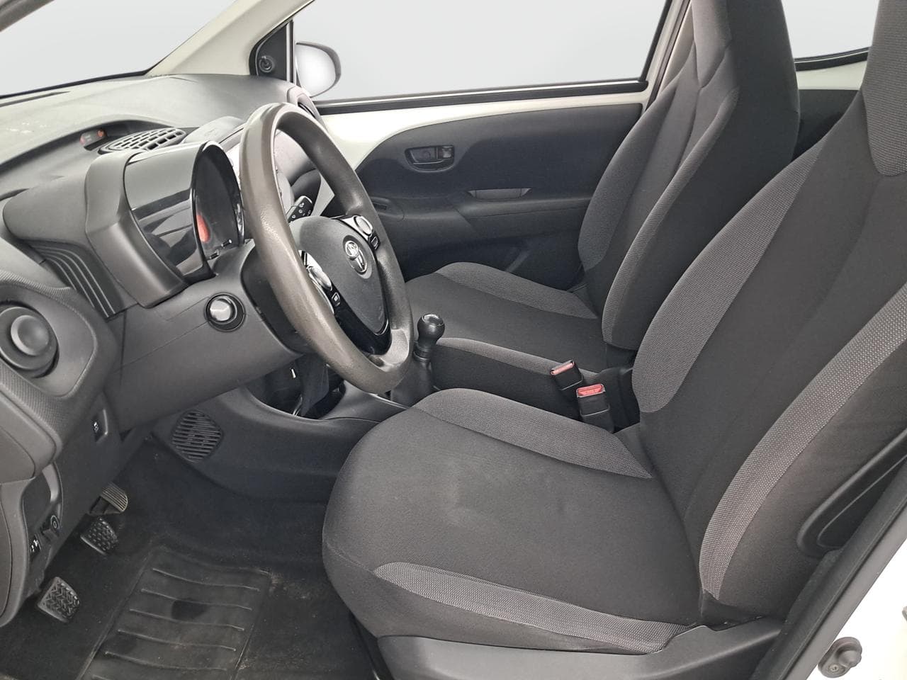 2021 Toyota AYGO - 16