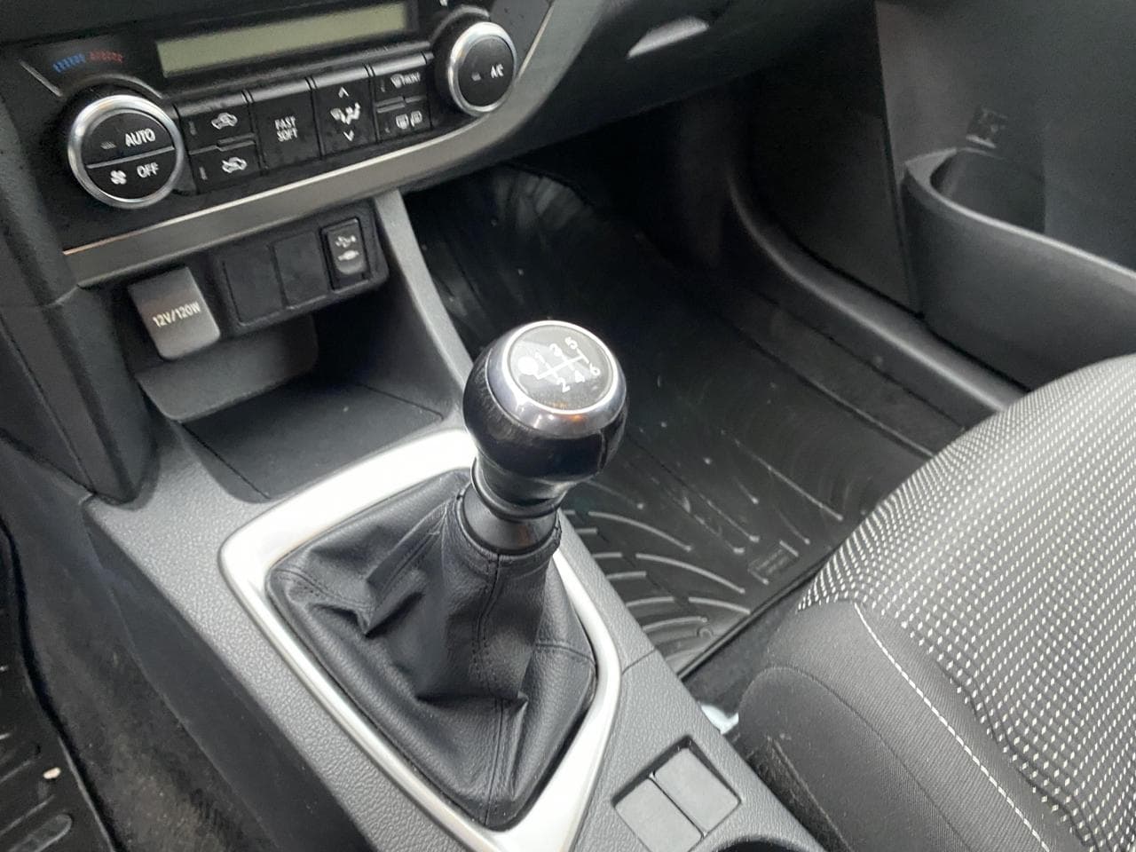 2014 Toyota AURIS - 15