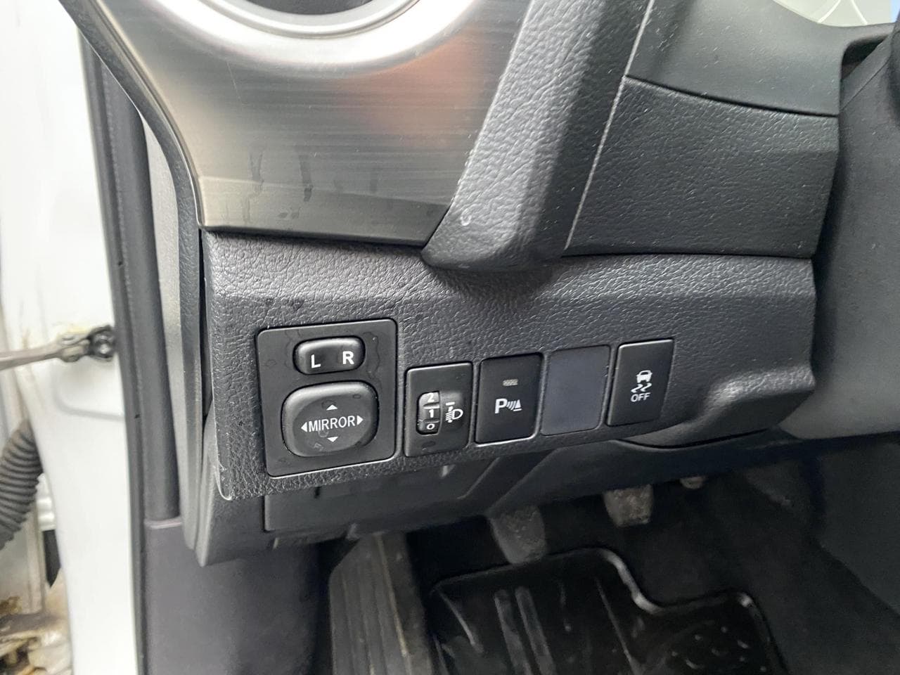 2014 Toyota AURIS - 14