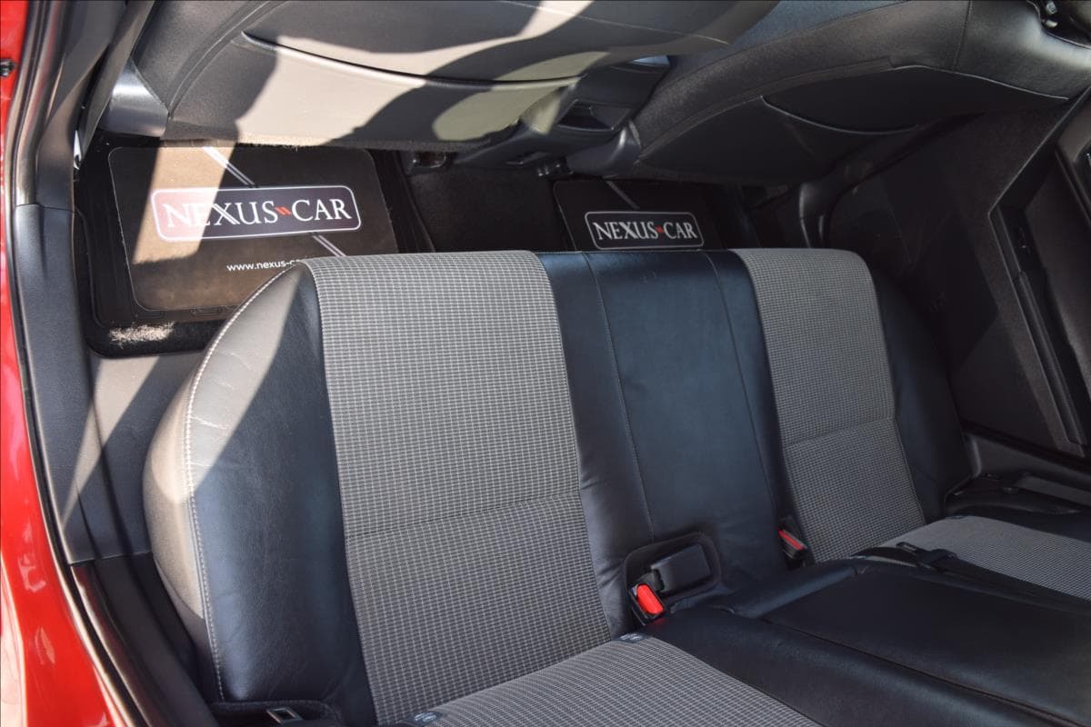 2015 Toyota Auris - 19