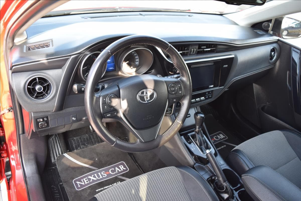 2015 Toyota Auris - 16