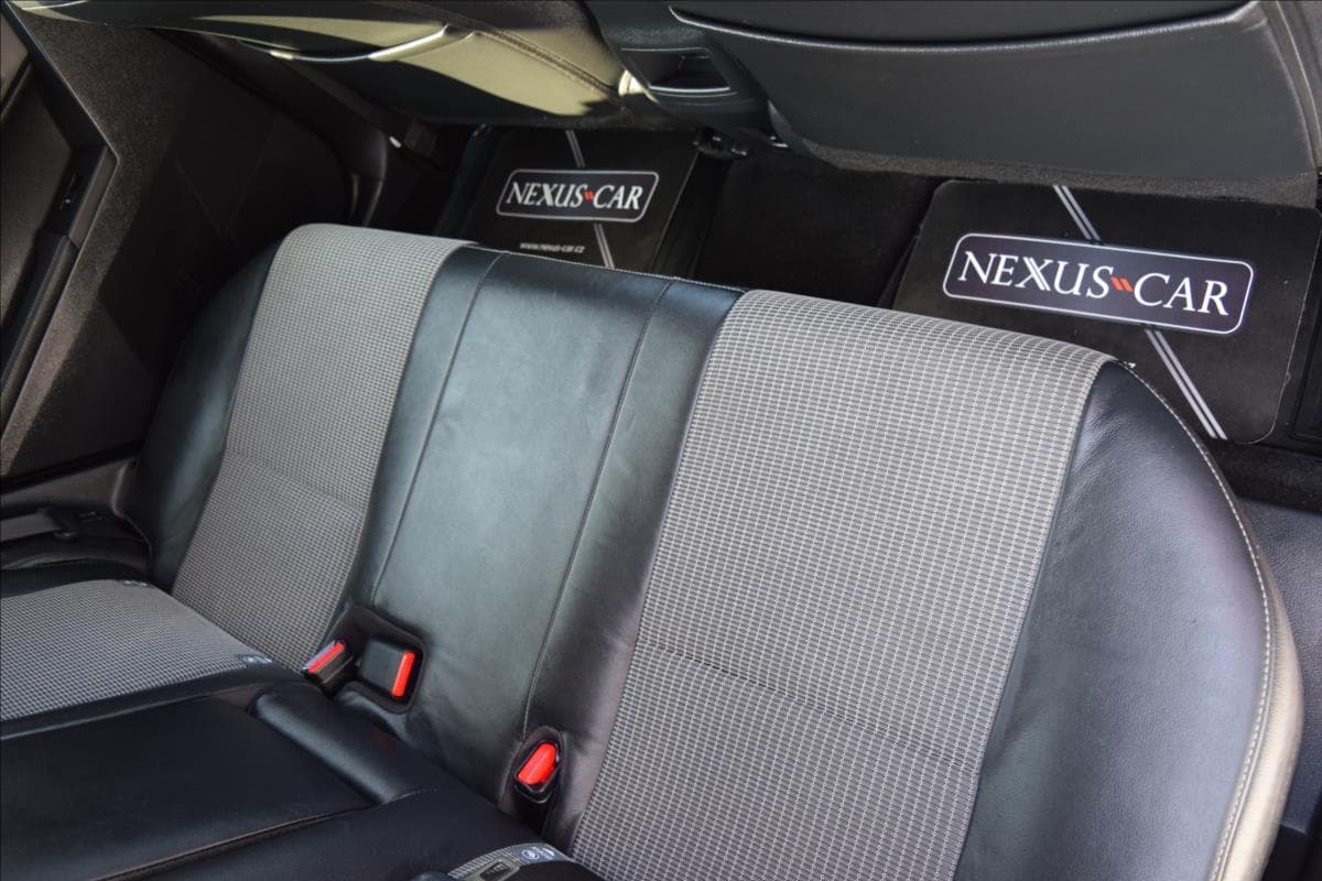 2015 Toyota Auris - 20