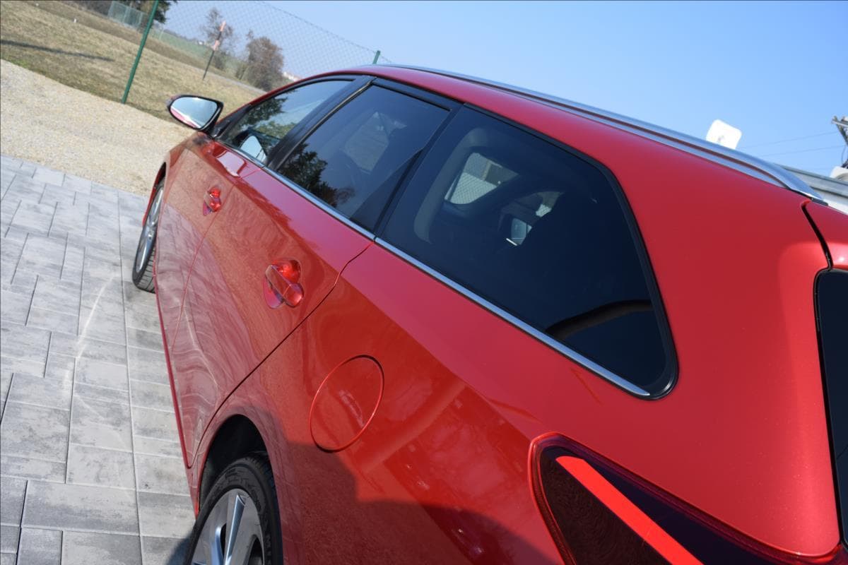 2015 Toyota Auris - 11