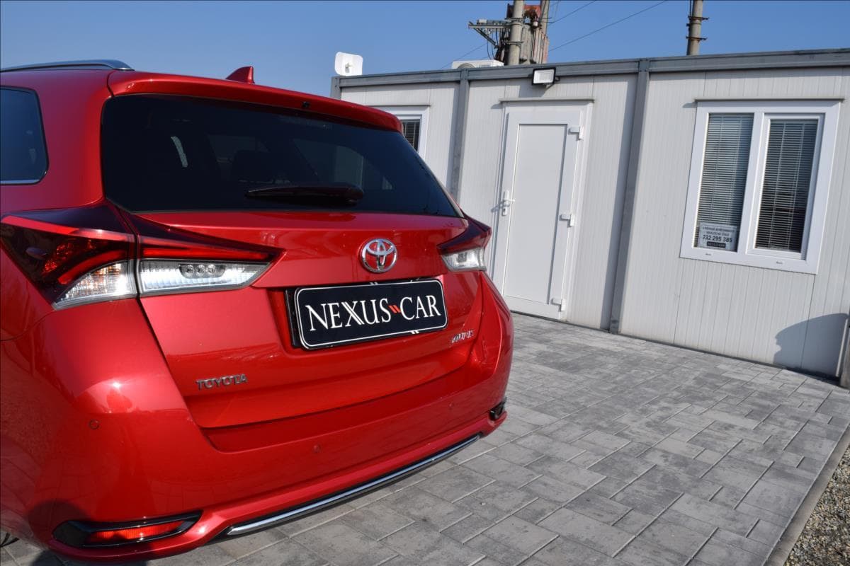 2015 Toyota Auris - 12