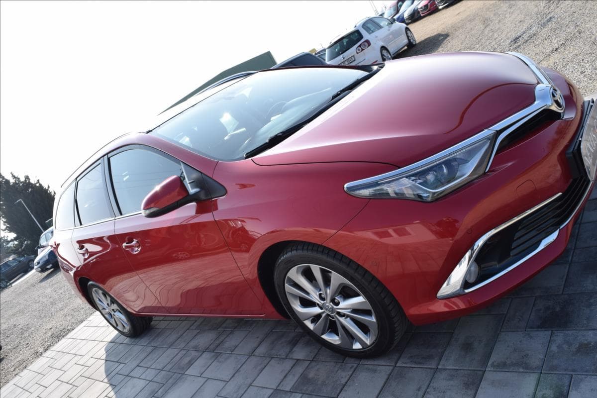 2015 Toyota Auris - 4