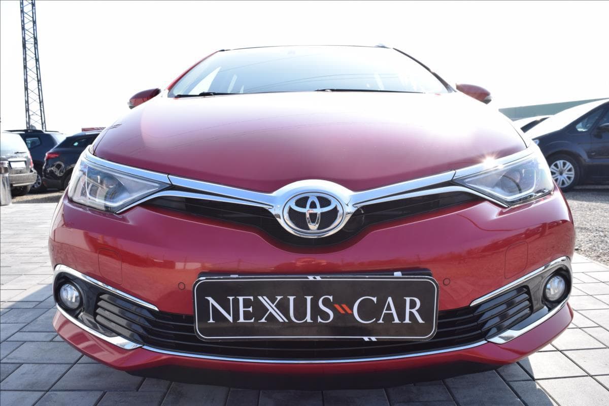2015 Toyota Auris - 2