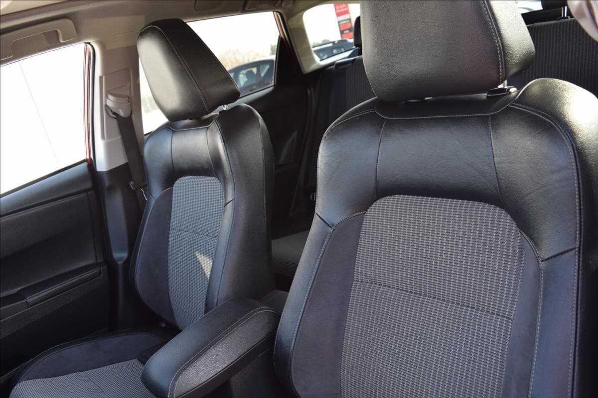 2015 Toyota Auris - 14