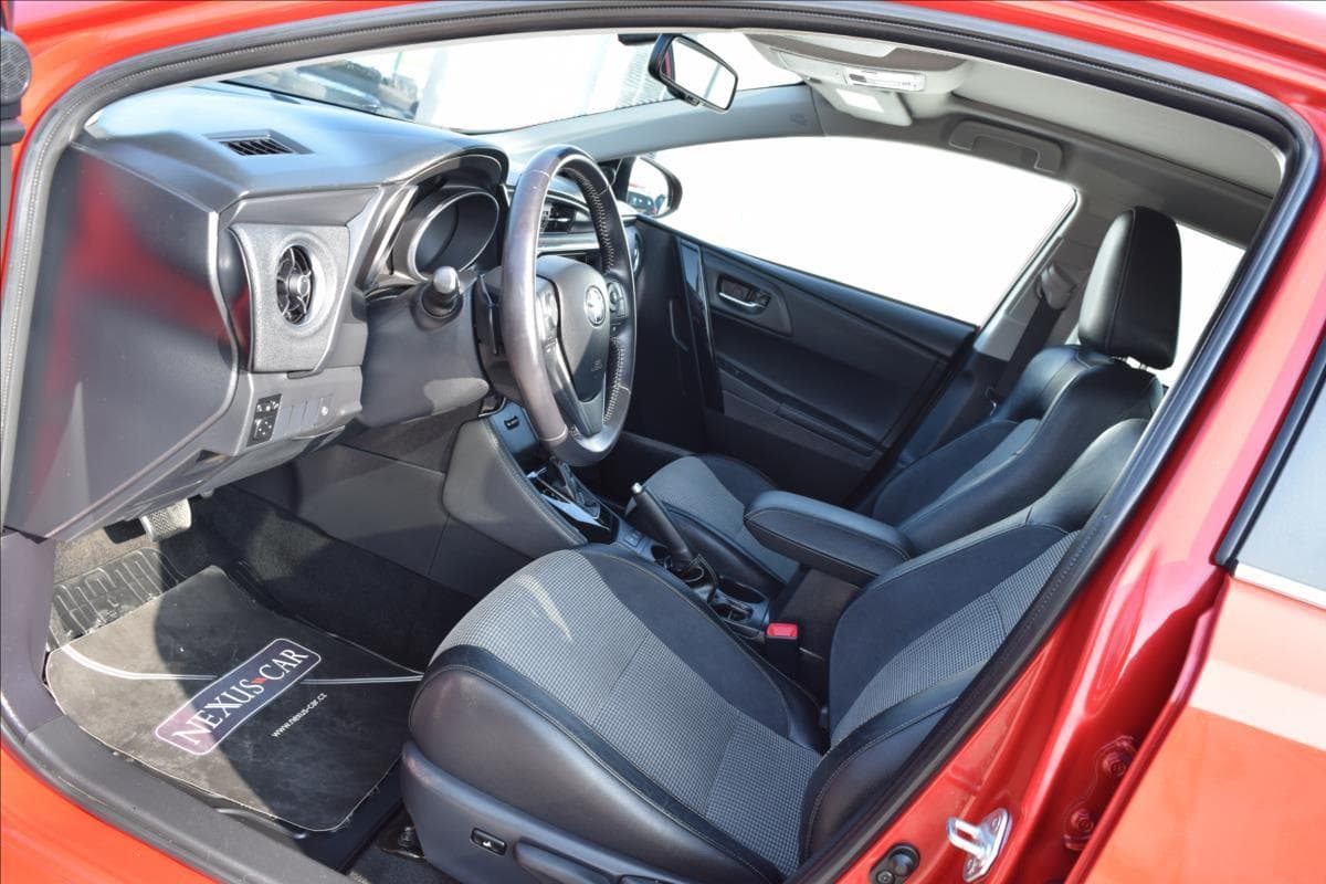 2015 Toyota Auris - 15