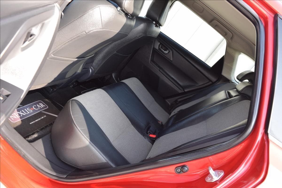 2015 Toyota Auris - 18