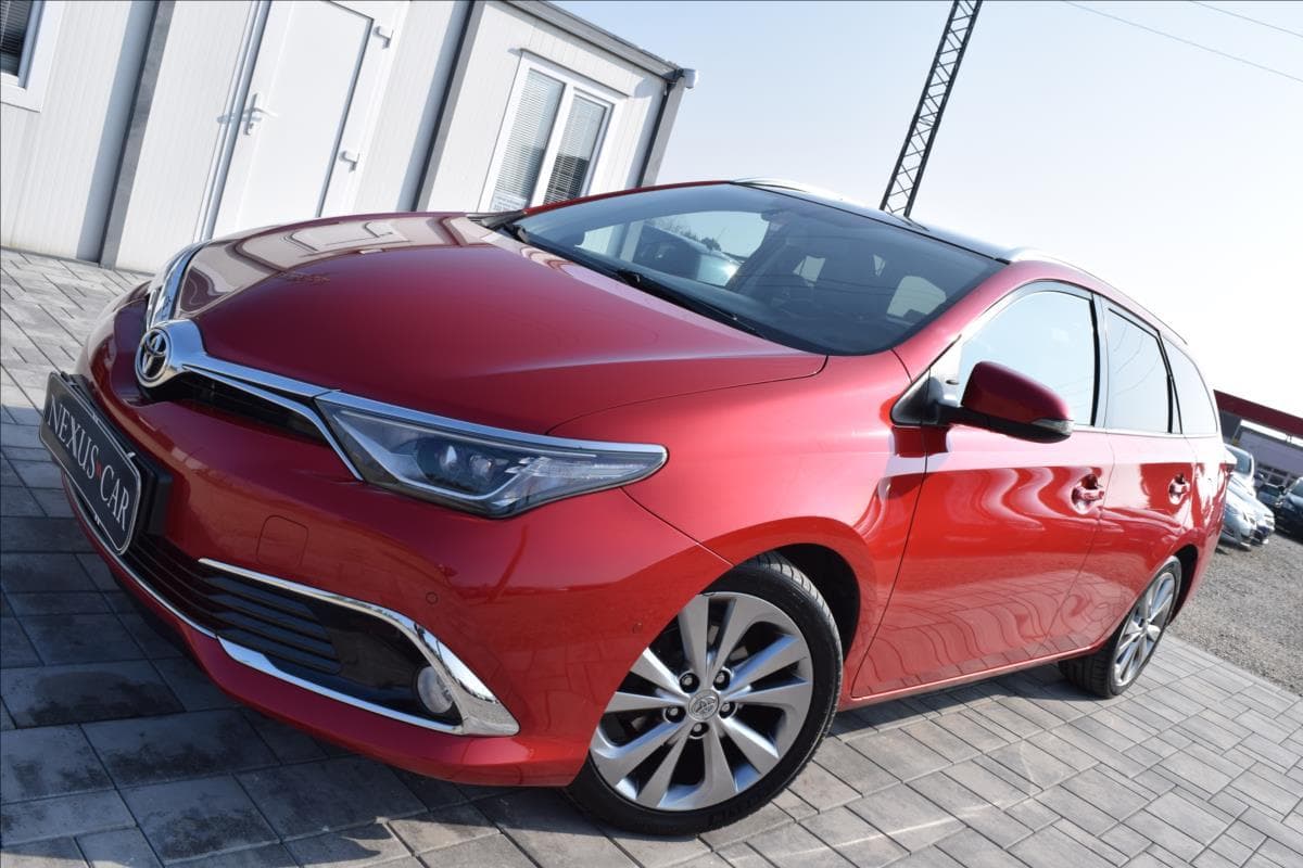 Toyota Auris 1,2 i 85KW XENONY AUTOMAT ALU kombi