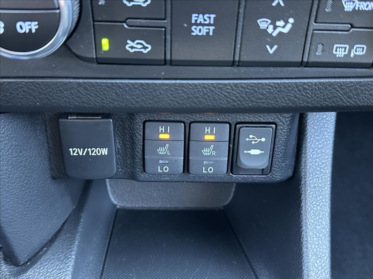 2014 Toyota Auris - 18