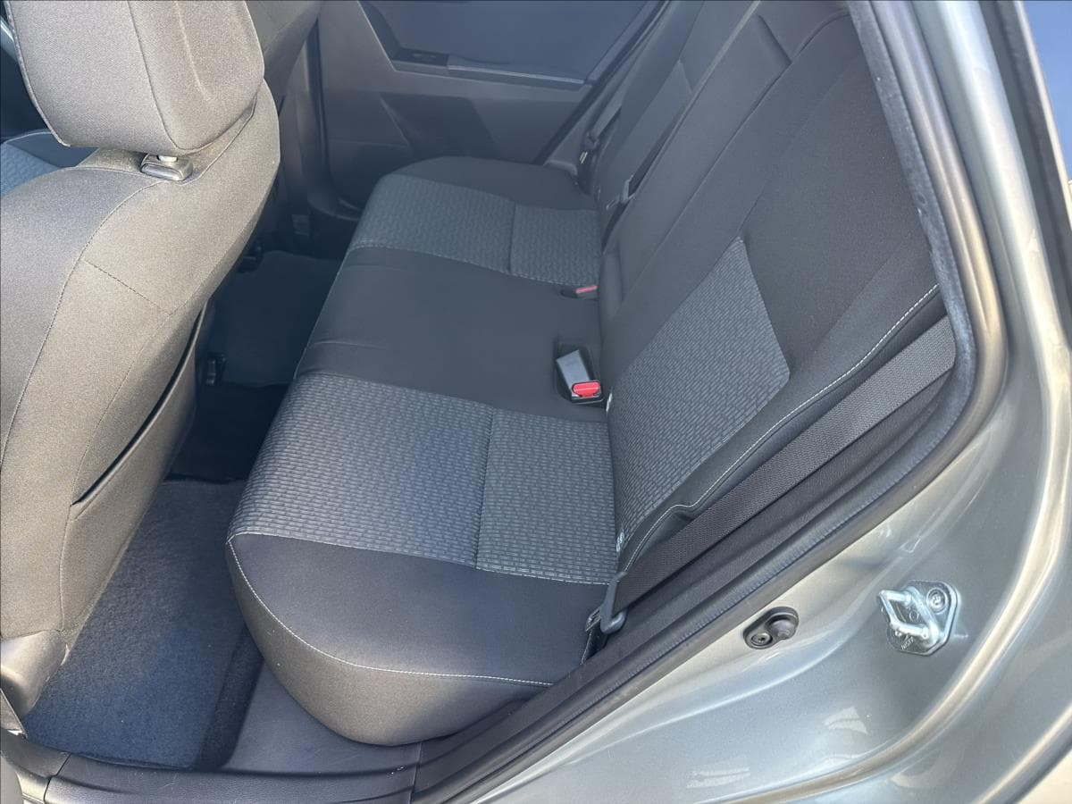 2014 Toyota Auris - 13