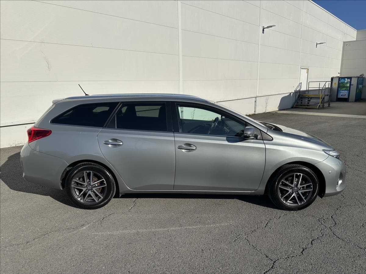 2014 Toyota Auris - 2