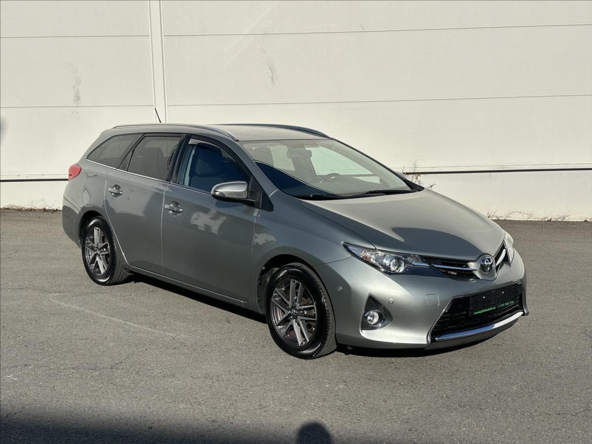 Toyota Auris 1,6 EXCLUSIVE TAŽNÉ kombi