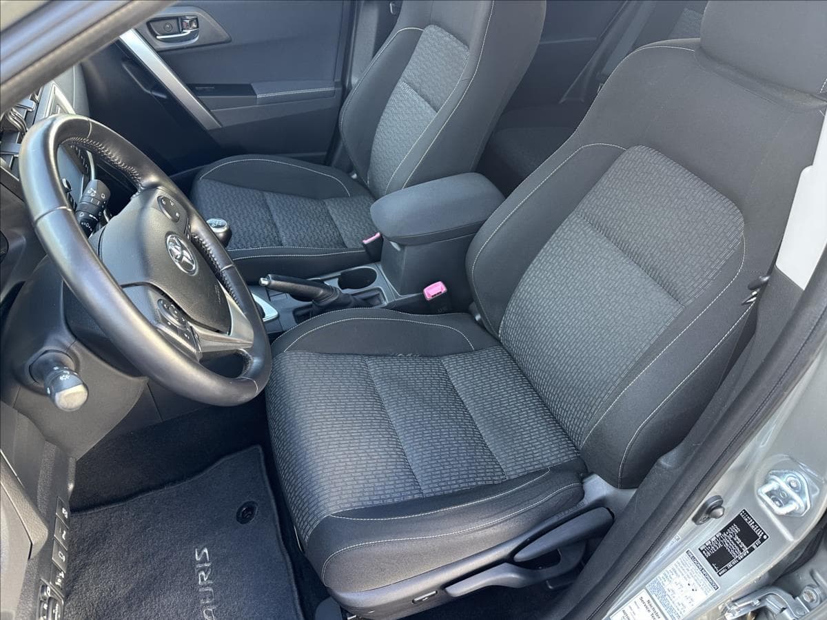 2014 Toyota Auris - 12