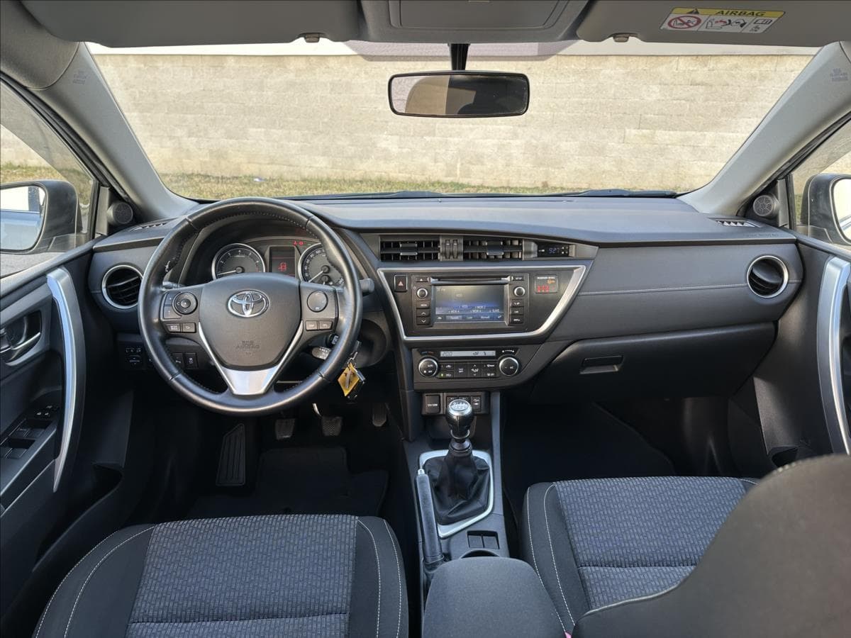 2014 Toyota Auris - 14