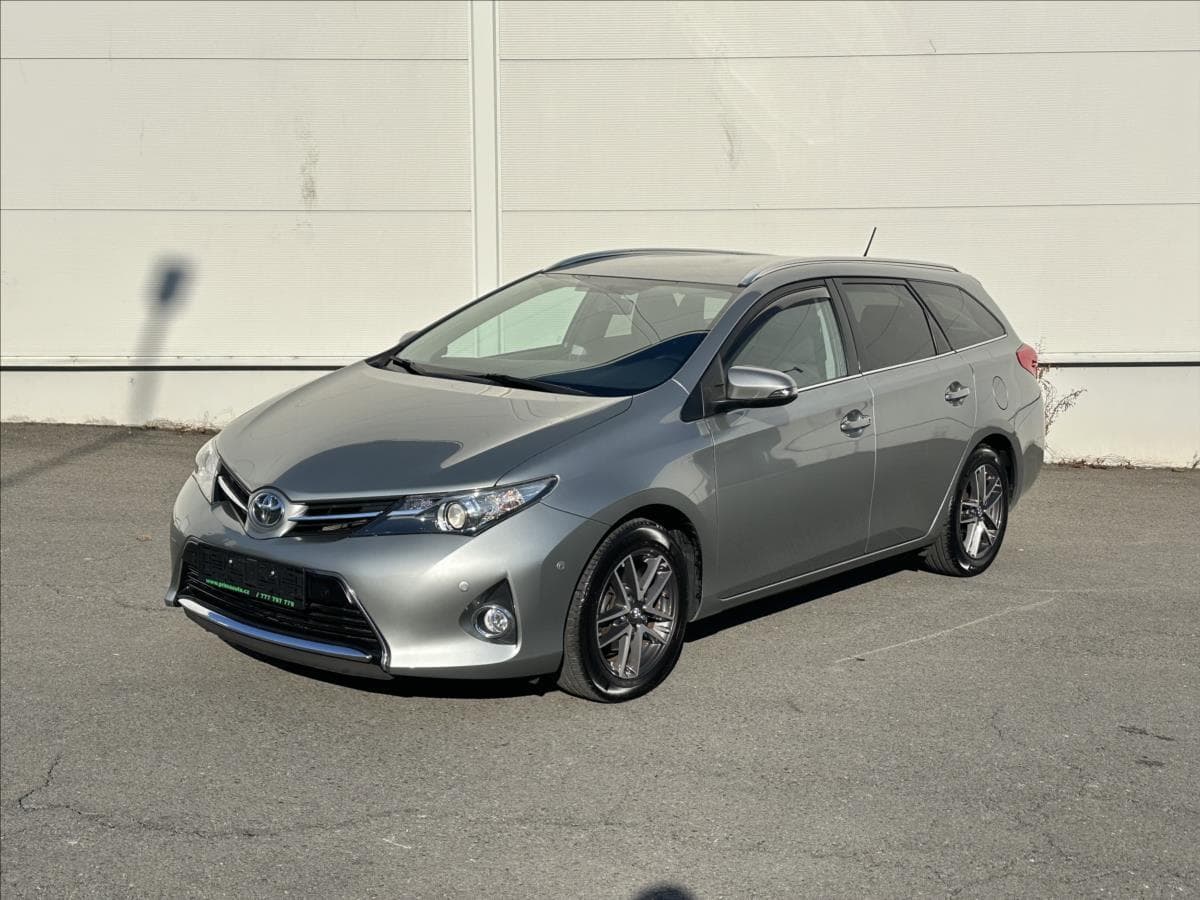2014 Toyota Auris - 9