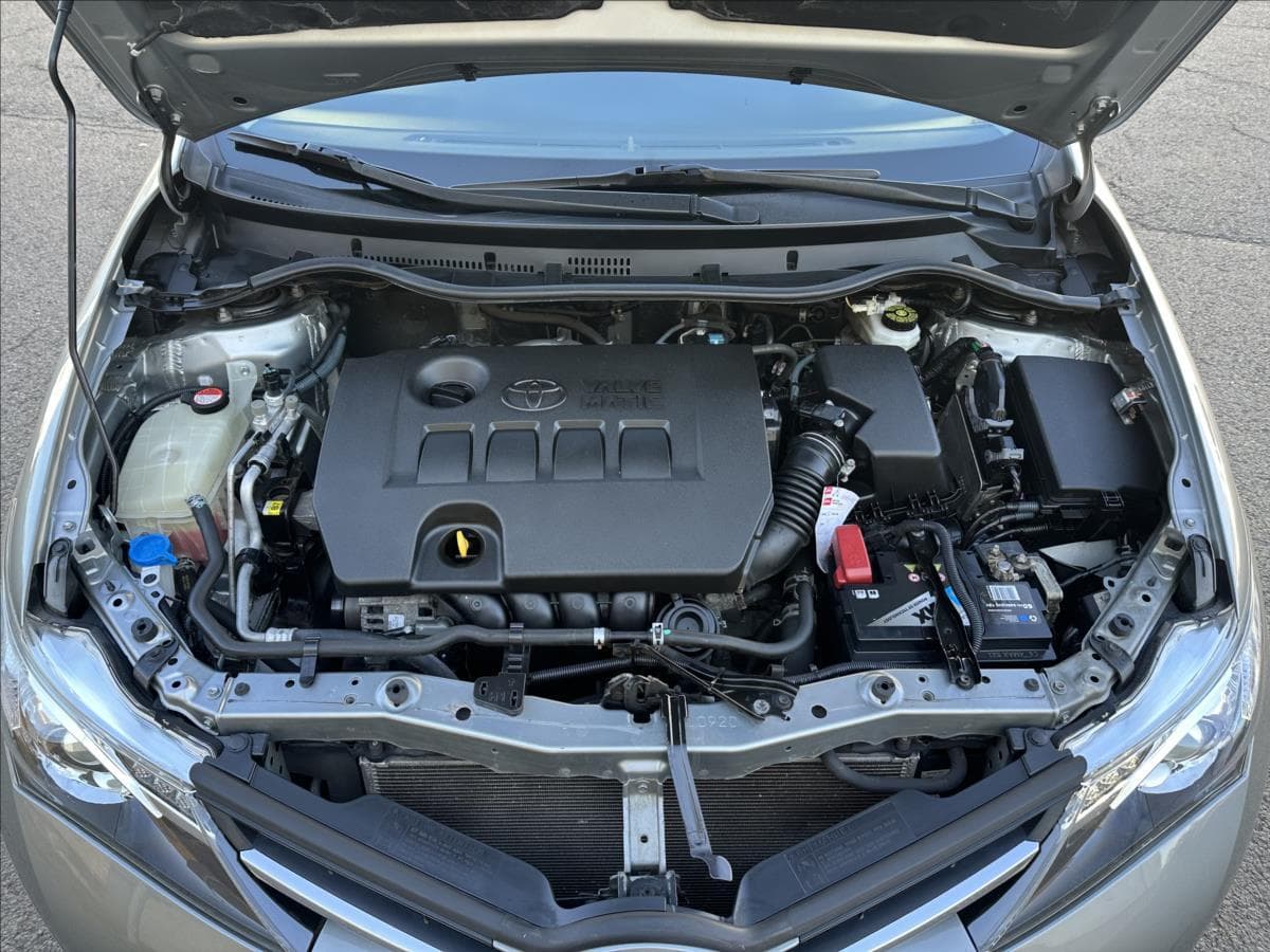2014 Toyota Auris - 11