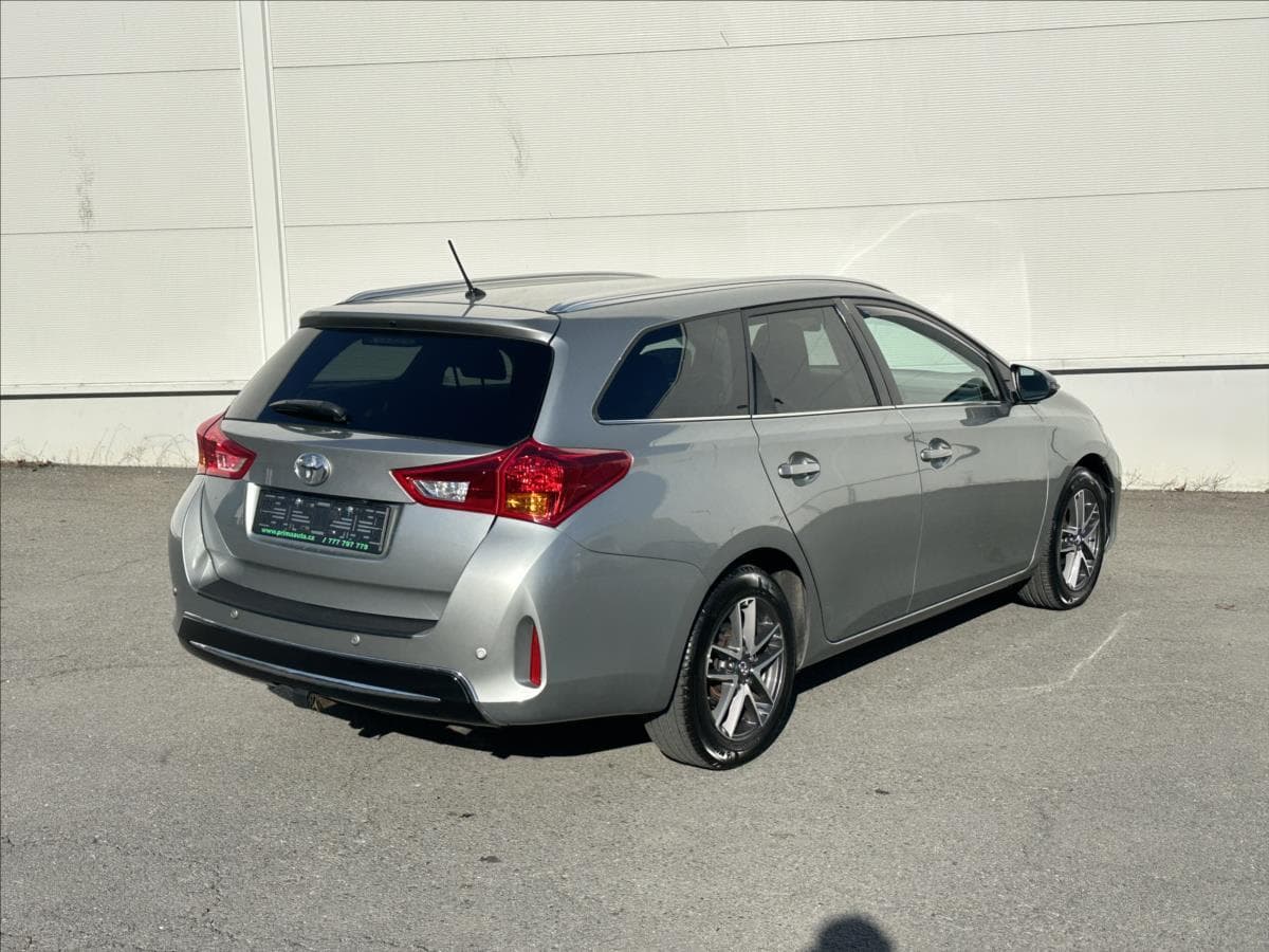 2014 Toyota Auris - 3