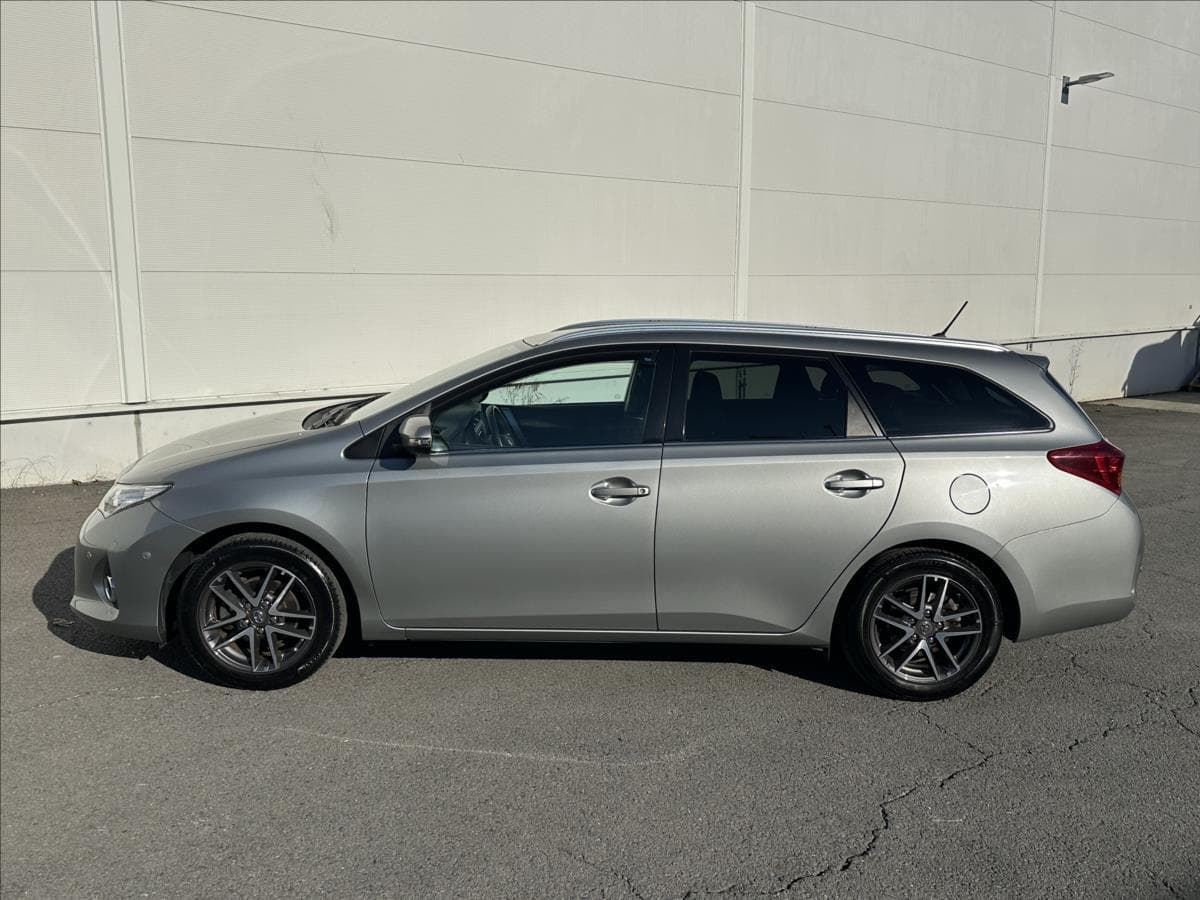 2014 Toyota Auris - 8