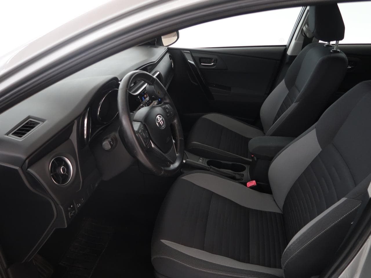 2016 Toyota AURIS - 30