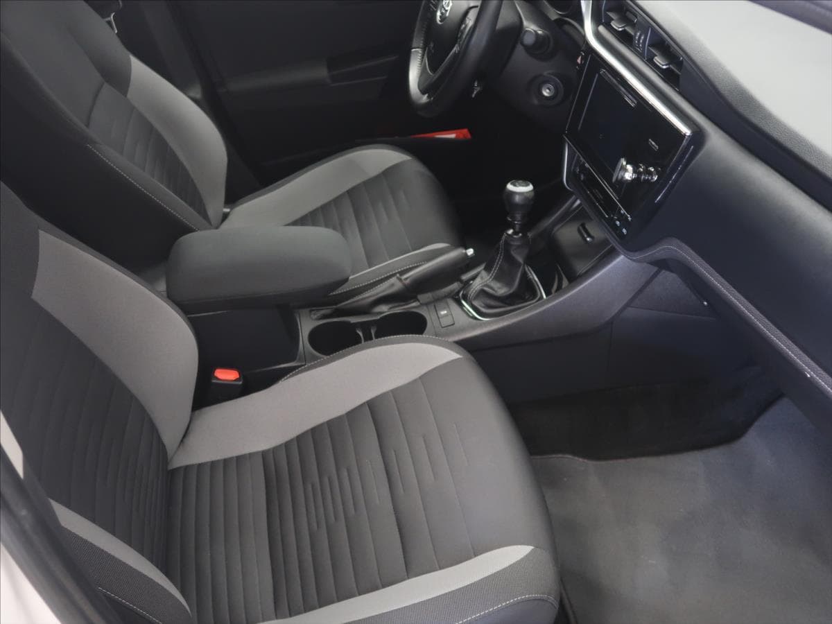 2016 Toyota AURIS - 13