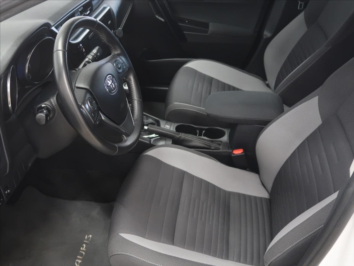 2016 Toyota AURIS - 11