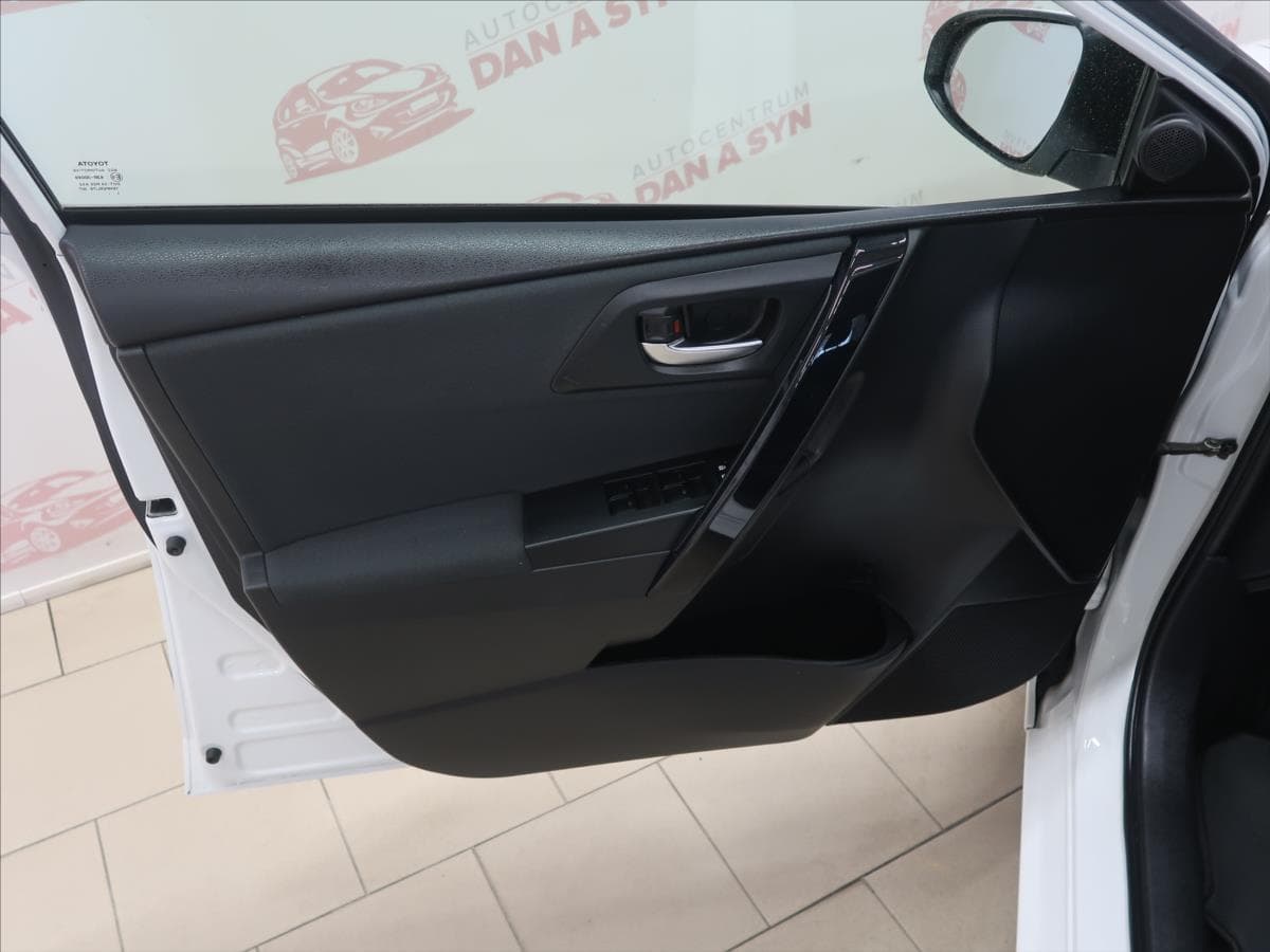 2016 Toyota AURIS - 10